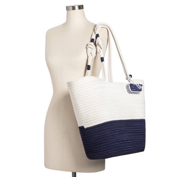 Vineyard Vines Handbags - NWT! Vineyard Vines White Rope Beach Bag Whale Fob